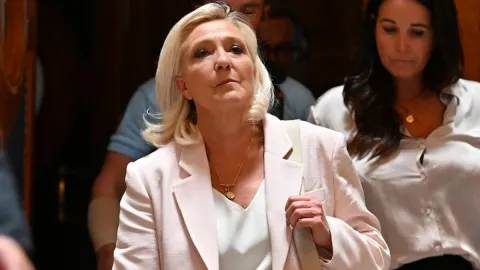 Macron'un tahtını sallayan lider Türkiye'yi kafaya taktı