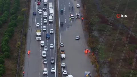 Mahmutbey-Habipler yolunda su baskını: Adeta trafik durdu