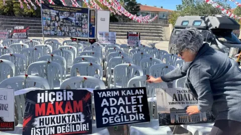 Makamlarını koruyorlar