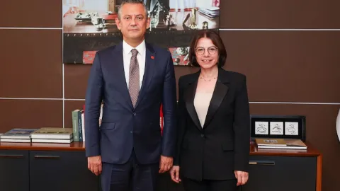 Maltepe Belediye Başkanı Esin Köymen, Yeni Parti'ye geçti