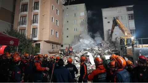 Maltepe'de çöken binada 5 kişi hayatını kaybetti