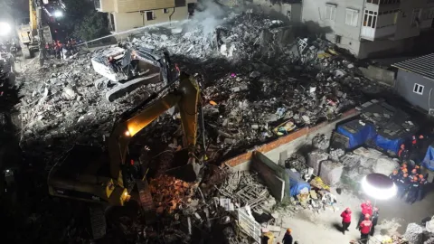 Maltepe'de kısmen çöken binada arama kurtarma çalışmaları tamamlandı