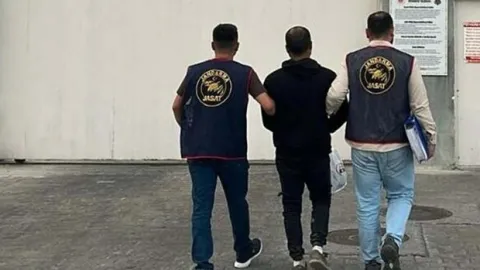 Manisa’da 78 yıl 11 ay hapis cezasıyla aranan hükümlü yakalandı