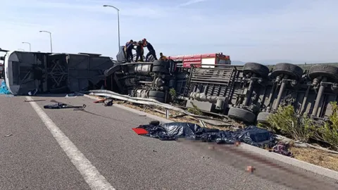 Manisa’da katliam gibi kaza! TIR ile otobüs çarpıştı: 11 ölü, 27 yaralı
