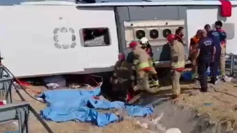 Manisa'da tır ile yolcu otobüsü çarpıştı: 11 ölü, 27 yaralı