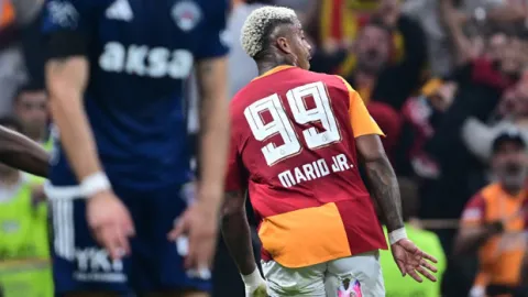 Mario Lemina, Galatasaray'a golle döndü!