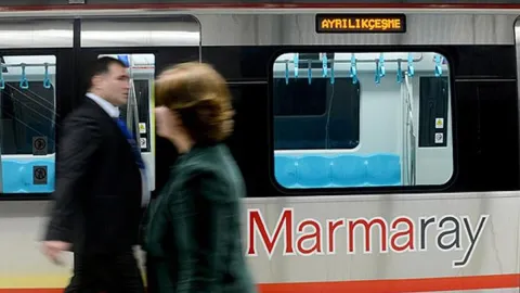 Marmaray’da seferler gecikmeli yapılıyor