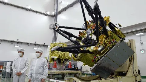 Mars'ın gizemli uydusunu keşfedecek