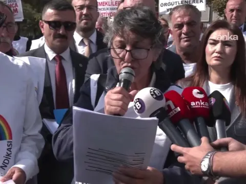 Emekliler kefen fırlattı - fotoğraf 1