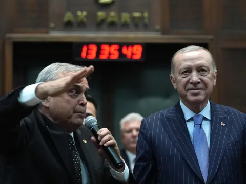 Zeytin festivalinde ortalık karıştı! İYİ Partili vekil eleştirdi AKP'li vekil köpürdü - fotoğraf 2