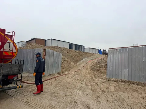Ankara'da işçilerin kaldığı 5 konteyner yandı - fotoğraf 1