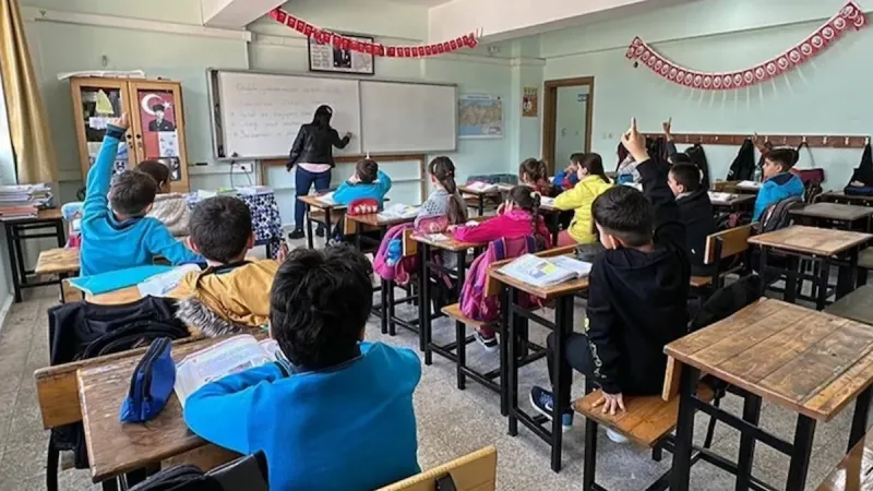 MEB takvimi açıkladı: Okullarda ara tatil kaç gün olacak?