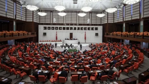 Meclis'in ilk gününde fon krizi: AKP yoklamaya katılmadı, Genel Kurul kapandı