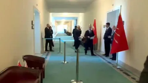 Meclis'te şaşırtan görüntü: Kemal Kılıçdaroğlu ile kendi odasının arasına şerit çektirdi!