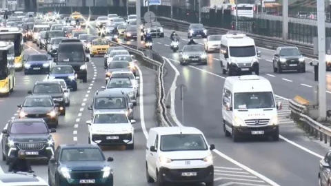 Megakentte pazartesi trafiği