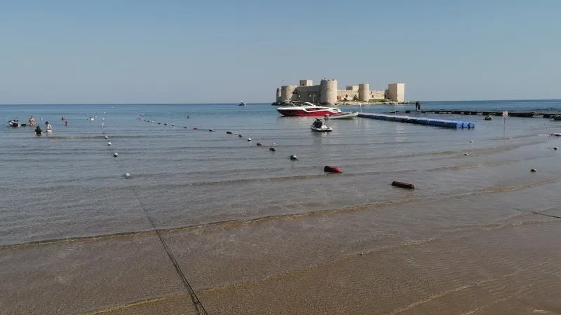 Mersin Kızkalesi'nde ekim ayında deniz sezonu sürüyor