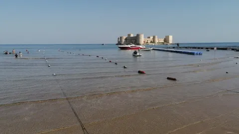 Mersin Kızkalesi'nde ekim ayında deniz sezonu sürüyor