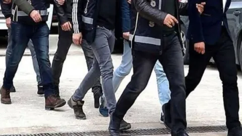 Mersin merkezli kaçak tütün operasyonu: 20 gözaltı
