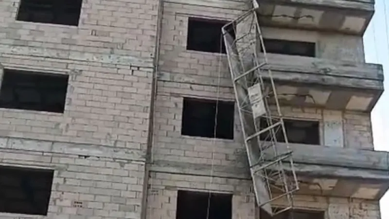 Mersin’de inşaat işçisi iki kardeş metrelerce yükseklikten düştü: 1 ölü, 1 yaralı