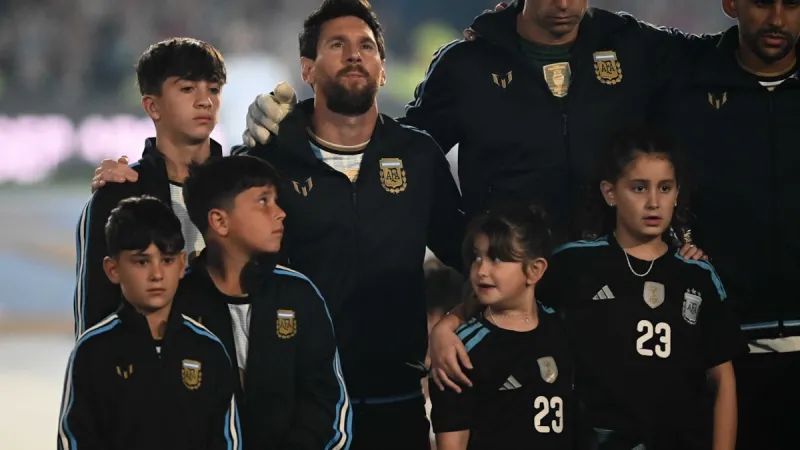 Messi'nin veda maçında taraftar çileden çıktı, görür görmez yuhaladılar
