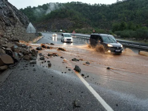 Dalaman'da Tersakan Deresi taştı: Evler ve tarım arazileri su altında kaldı - fotoğraf 3