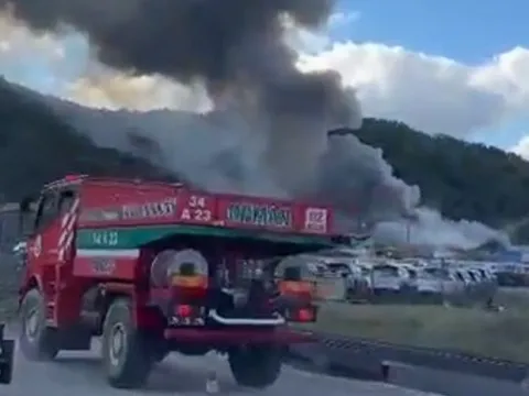 Eyüpsultan'da yediemin otoparkında yangın - fotoğraf 3