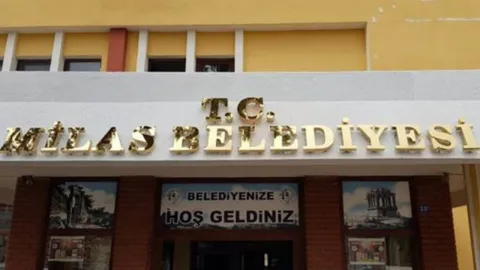 Milas Belediyesi'ne operasyon. Binaya giriş ve çıkışlar durduruldu