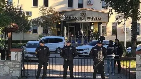 Milas Belediyesi'ne soruşturma: Gözaltı sayısı 35'e çıktı