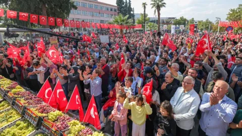 Milleti soyanlara karşı savaştayız!
