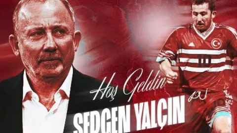 Milli Takım'ın yeni teknik direktörü Sergen Yalçın için imza töreni düzenleniyor