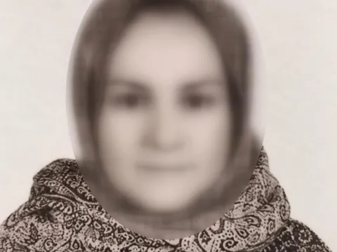 İstanbul'da sevgilisinin ayrılığını kabullenemeyen kadın arabasını paramparça etti - fotoğraf 3
