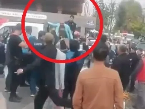 Seyyar satıcı ile zabıta arasındaki arbede kamerada - fotoğraf 1