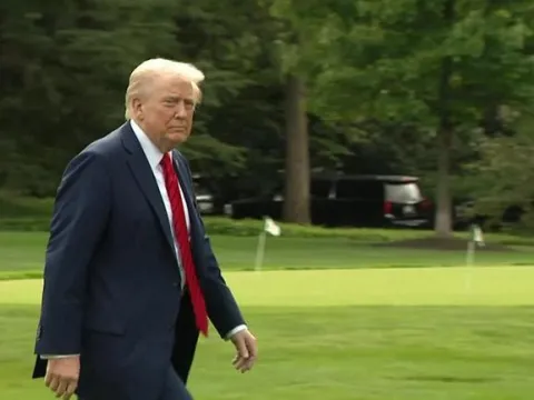 Trump: “İran'da biraz daha kalabiliriz” - fotoğraf 1
