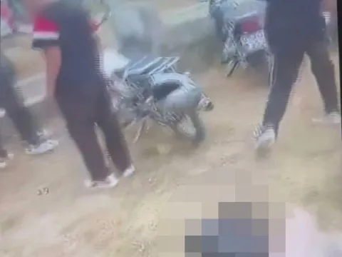 Dehşete düşüren görüntüler: Kurusıkı tabancayla tehdit edip kayda aldı - fotoğraf 1
