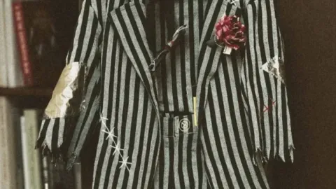 Moda devinin çocuk ürününde 'Nazi' skandalı!