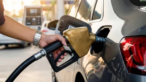 Motorine gece yarısı indirim geldi: Akaryakıt tabelaları yine değişti