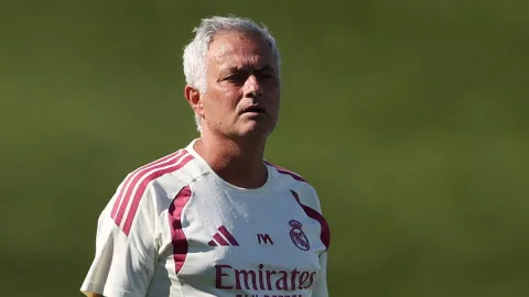 Mourinho'dan çok konuşulacak Fenerbahçe ve hakem açıklaması! Türkiye'de skandal patlak verdi