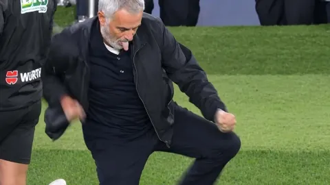 Mourinho'dan tribünleri çıldıran hareket! 13 yıl sonra aynı sevinç