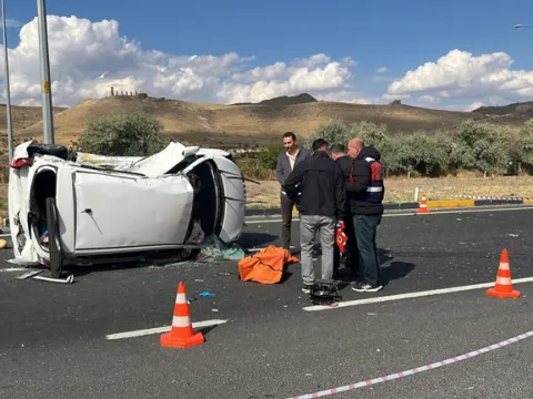 Nevşehir’deki Göreme Kavşağı’nda can pazarı: Takla atan otomobilin sürücüsü ve eşi öldü - fotoğraf 5