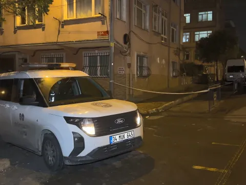 İstanbul'da panik gecesi: Kolonlarından ses gelen 5 katlı bina apar topar boşaltıldı - fotoğraf 3