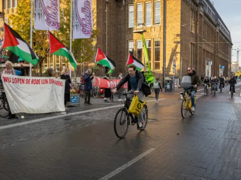 Hollanda'da Filistin'e destek için 111 haftadır sessiz protesto düzenleniyor - fotoğraf 1