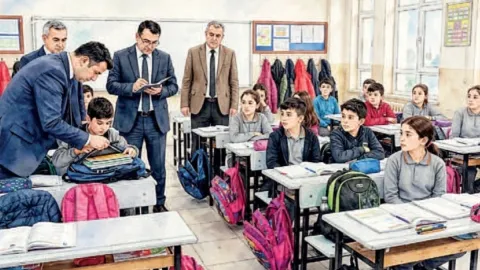 Müfettişler ilkokul bastı