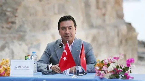 Muğla Büyükşehir Belediye Başkanı Ahmet Aras, CHP'den istifa etti