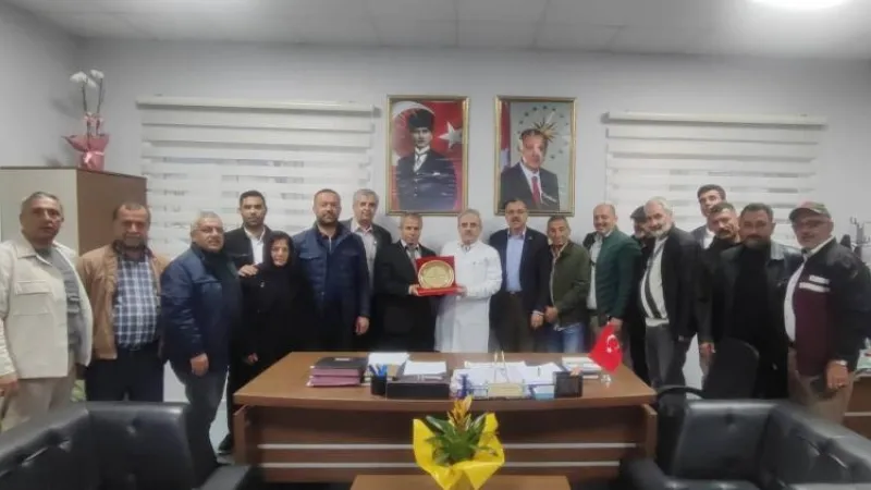 MUHTARLAR, BAŞHEKİME ÇİÇEKLE GELDİ