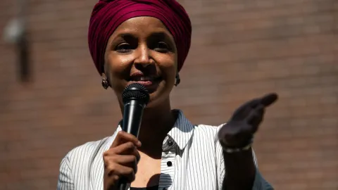 Müslüman Kongre üyesi İlhan Omar hedefte: Yakınlarına mahkeme celbi gönderildi