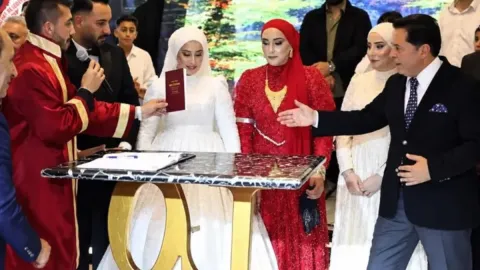 Mutlu günde anlar: Nikah memuru Ahmet Özer'i kızdırdı!