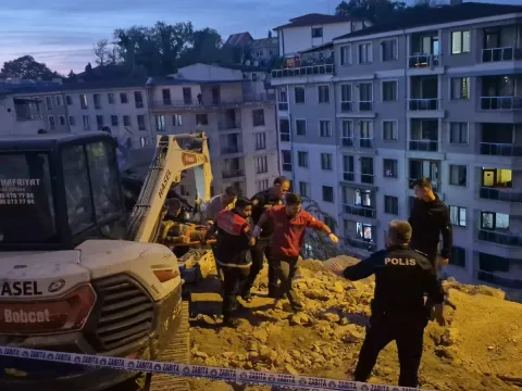 Zonguldak'ta 3 katlı bina çöktü: Enkaz altında kalan 2 kişiden 1'i kurtarıldı - fotoğraf 2