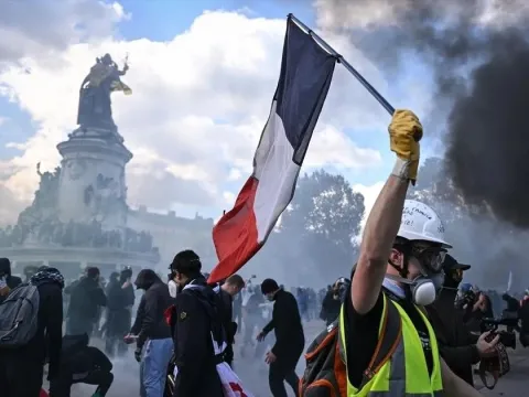 Macron'dan eylemcilere çok sert sözler: Fransa sokakları alev alev! - fotoğraf 2