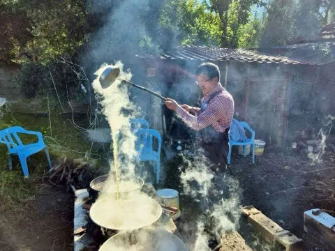 Paraları fonda kaptıran Nihat Zeybekçi pekmez kaynattı - fotoğraf 1