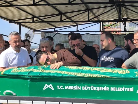 Bir babanın en acı vedası: Atilla Taş kızının tabutuna sarılıp ağladı - fotoğraf 3